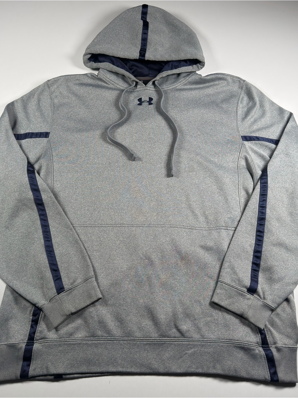 Under Armour Men’s Gray Hoodie with Navy Trim in Size XL